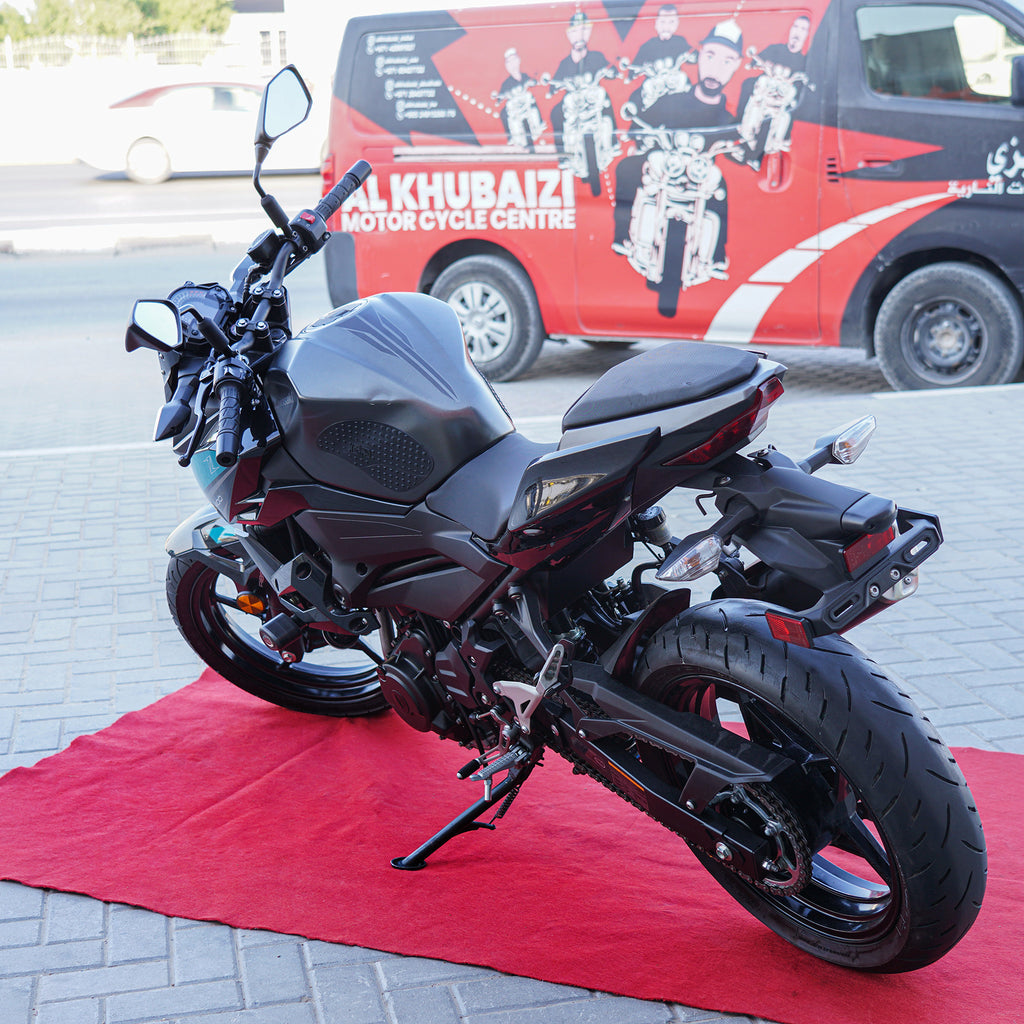 2023 Kawasaki Z400 in Excellent Condition, Low Mileage. Contact Now: +971555598040