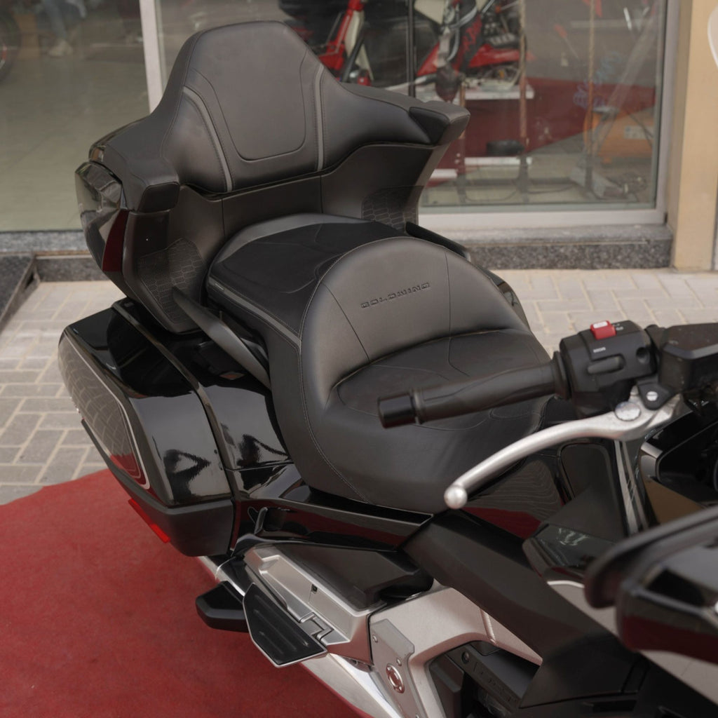 دراجة هوندا جولد وينج DCT 1800CC فاخرة للرحلات موديل 2020 للبيع في الإمارات العربية المتحدة