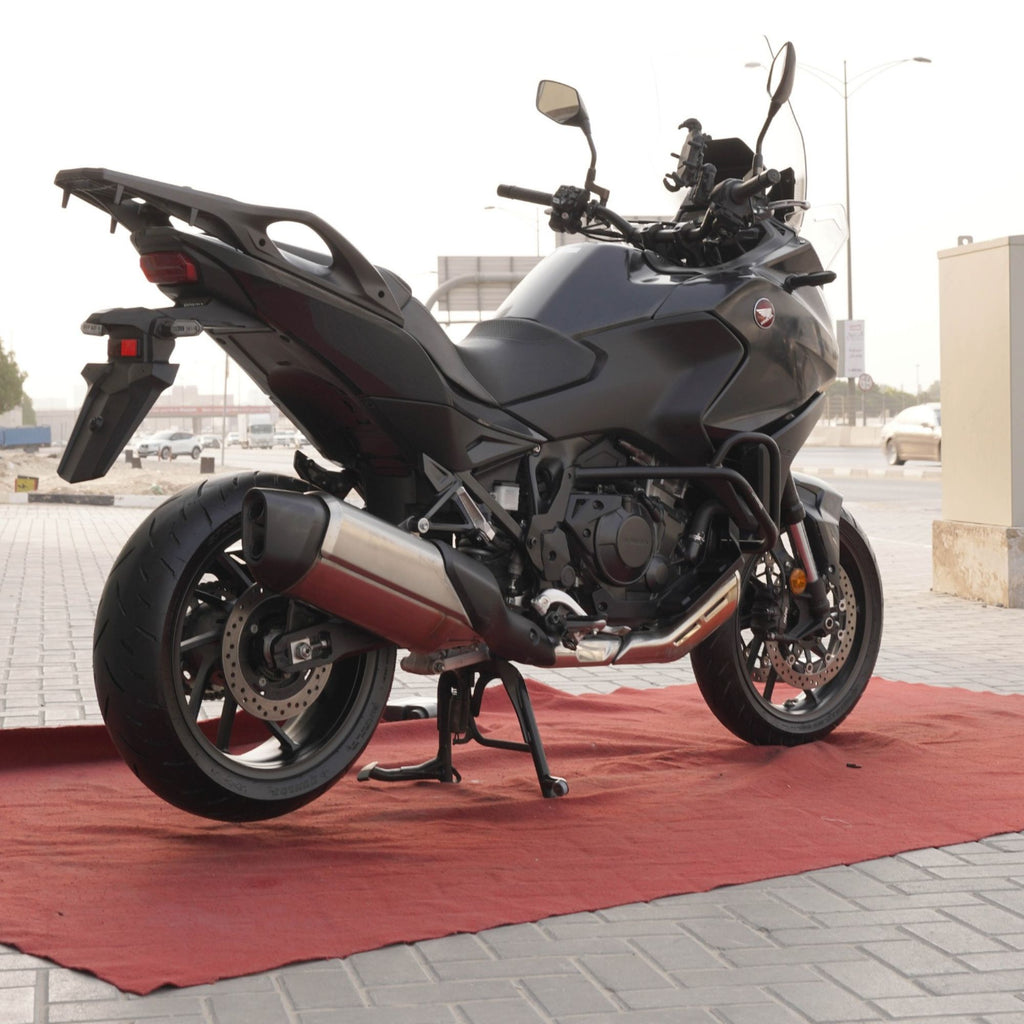 دراجة هوندا NT1100 الرياضية السياحية والمغامرات موديل 2024، يدوية، متوفرة في الإمارات العربية المتحدة