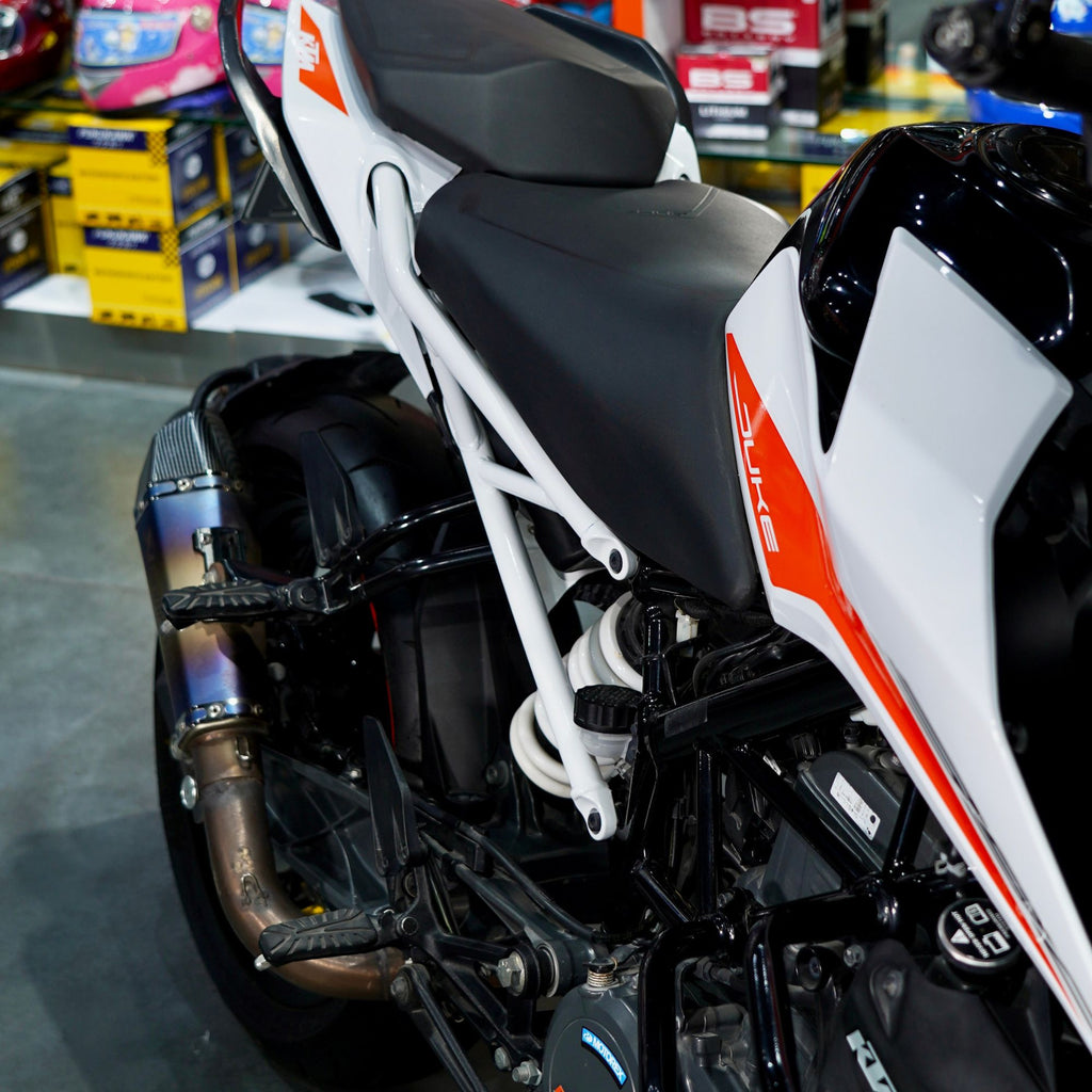 Used 2021  KTM  390 Duke Street Motorcycle for Sale In Abudhabi