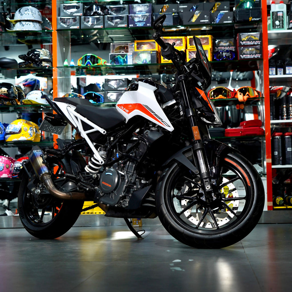 Used 2021  KTM  390 Duke Street Motorcycle for Sale In Abudhabi
