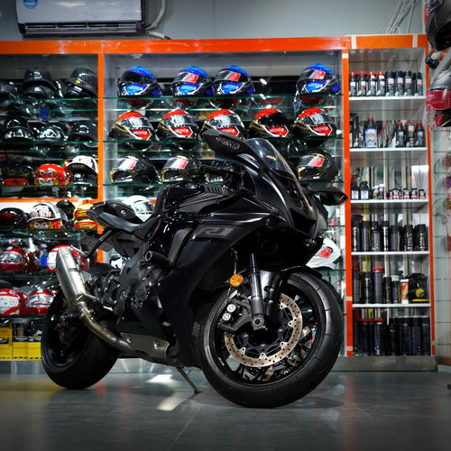 Used 2022 Yamaha R1 Sportbike for Sale In Abudhabi - 0555546678