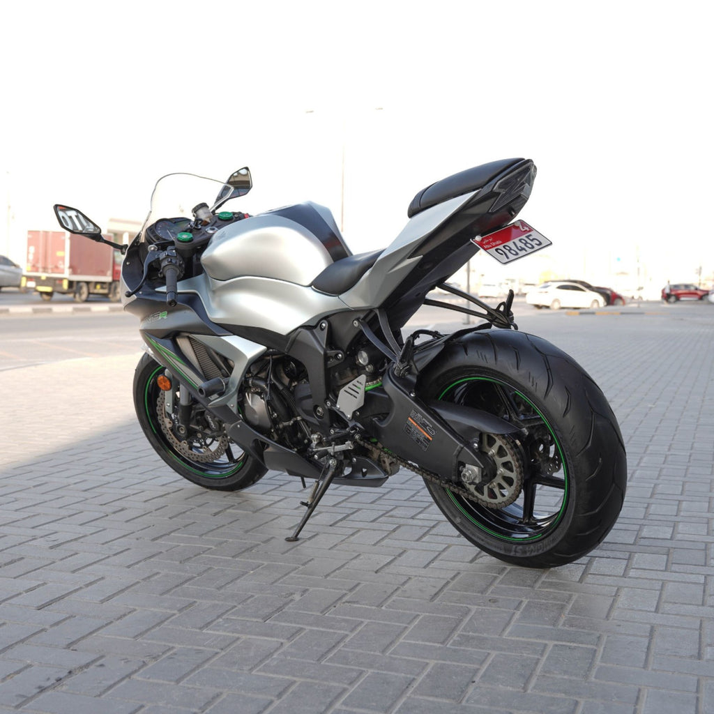 2018 Kawasaki Ninja ZX-6R Used for Sale In Sharjah - 0555598040