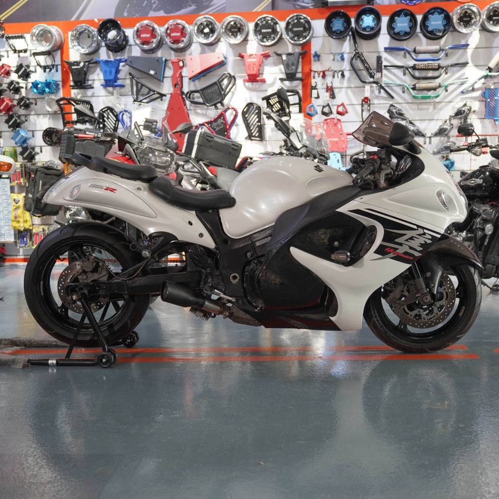 2011 Suzuki Hayabusa Gen 2 GSX1300R 1300CC for Sale In Dubai - 0569000351