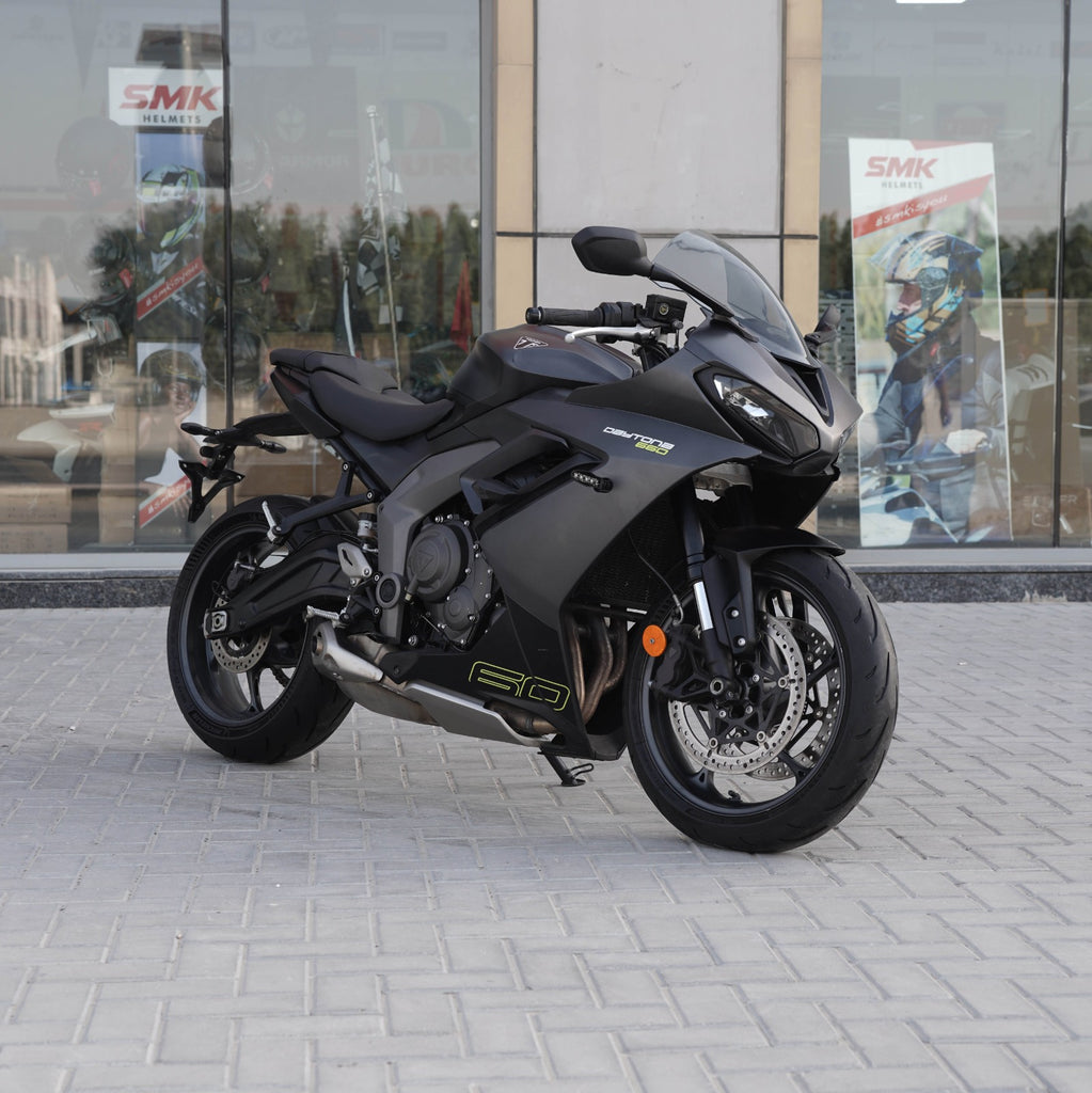2024 Used Triumph Daytona 660CC  Middle Weight Sports Bike  For Sale In Sharjah - 0555598040